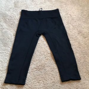 Athleta textured black capris size xl